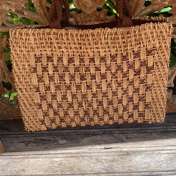 MAGID Handbag - Picture 2 of 8